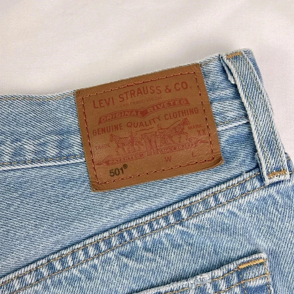 Levi’s 501 Women’s 28W Button Fly Frayed Hem Pockets Cutoff Jean Shorts - Picture 8 of 11